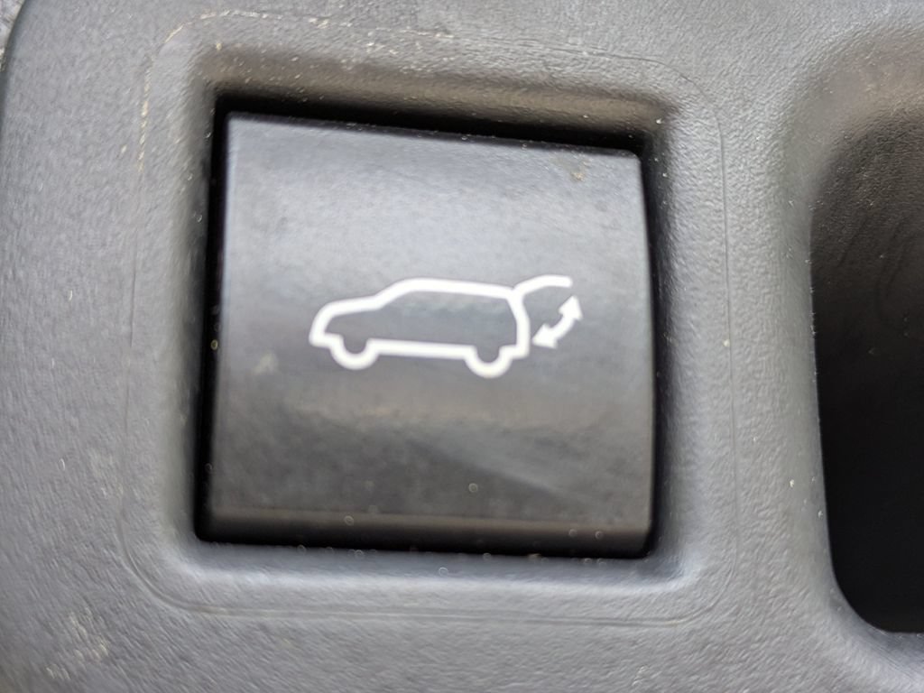 Used 2023 Toyota Highlander XLE FWD image 13