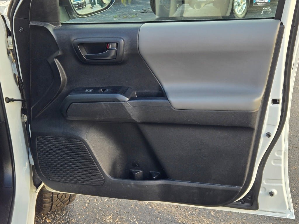 Used 2022 Toyota Tacoma SR RWD image 5