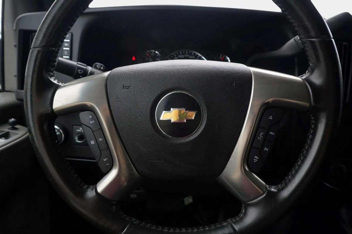 Used 2018 Chevrolet Express 3500 Extended w/ Driver Convenience Package image 21
