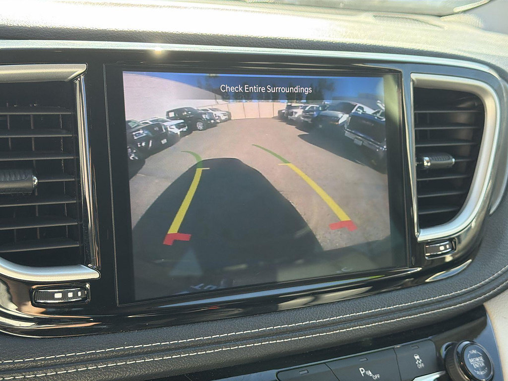 Used 2023 Chrysler Pacifica Touring-L FWD image 13