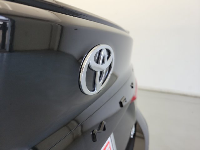 Used 2025 Toyota Camry SE w/ Convenience Package FWD image 9