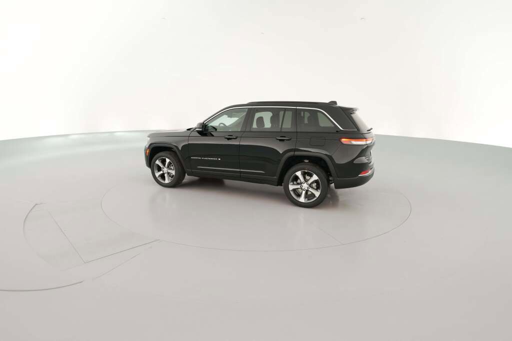 New 2025 Jeep Grand Cherokee Limited w/ Trailer Tow Package image 7