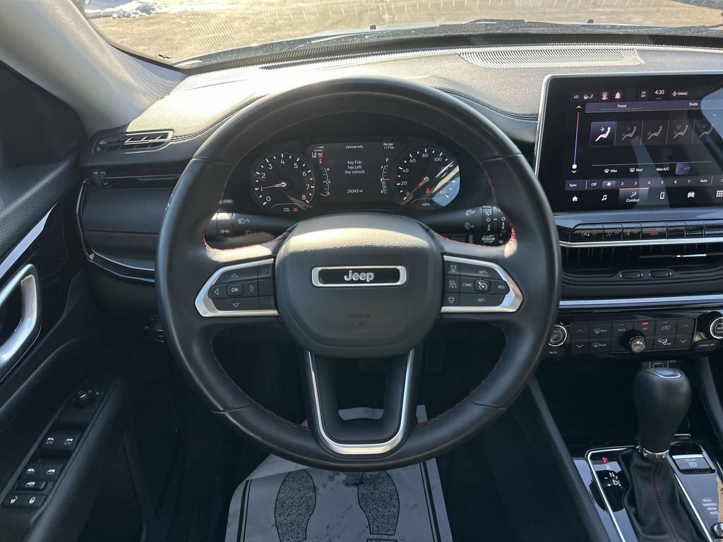 Used 2022 Jeep Compass Trailhawk w/ Trailhawk Convenience Group AWD/4WD image 14