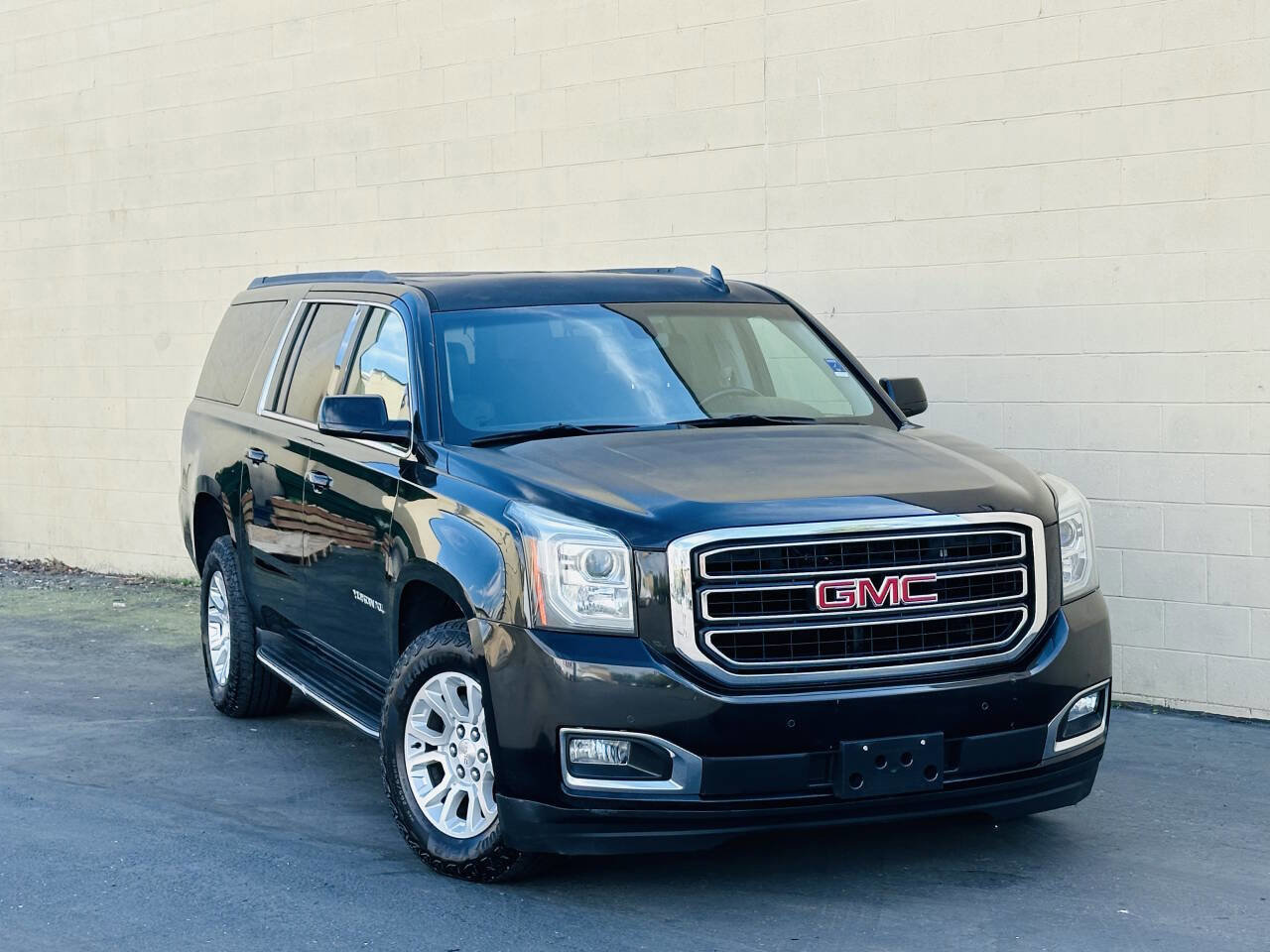 Used 2017 GMC Yukon XL SLE