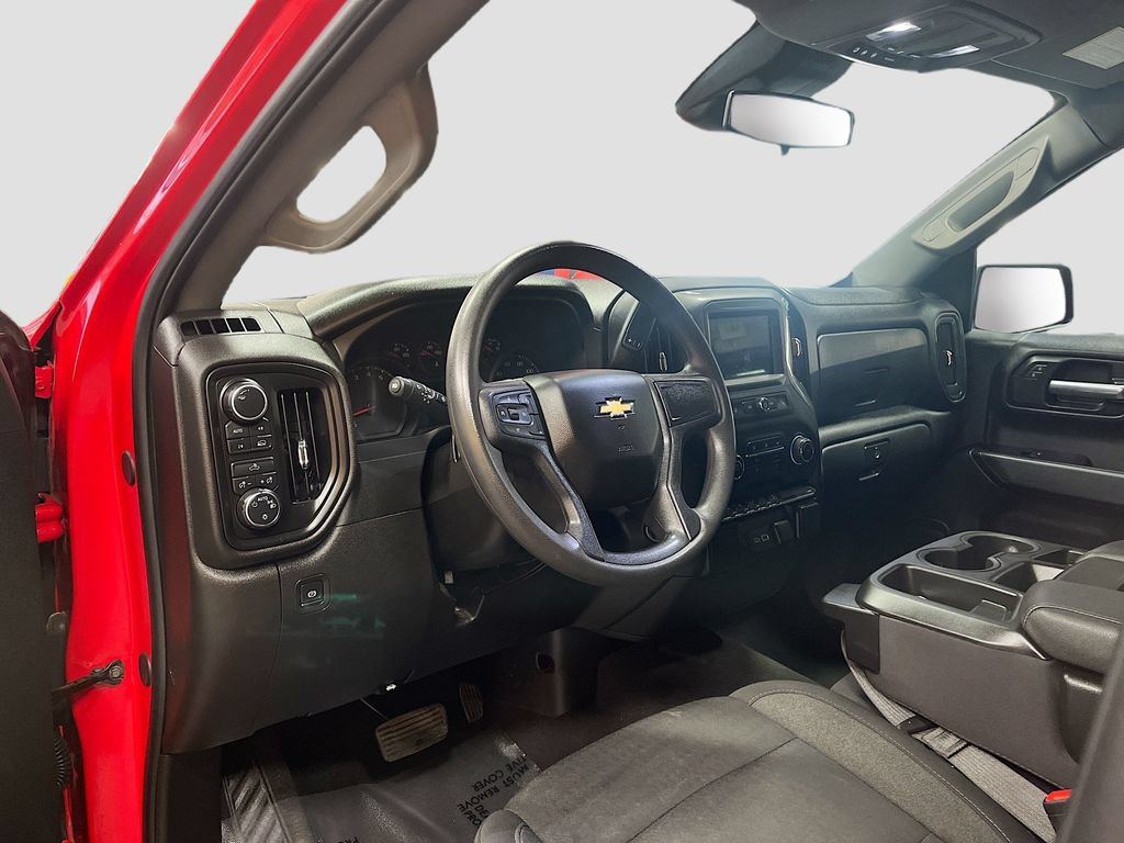 Used 2025 Chevrolet Silverado 1500 Custom w/ Turbomax Blackout Package AWD/4WD image 9