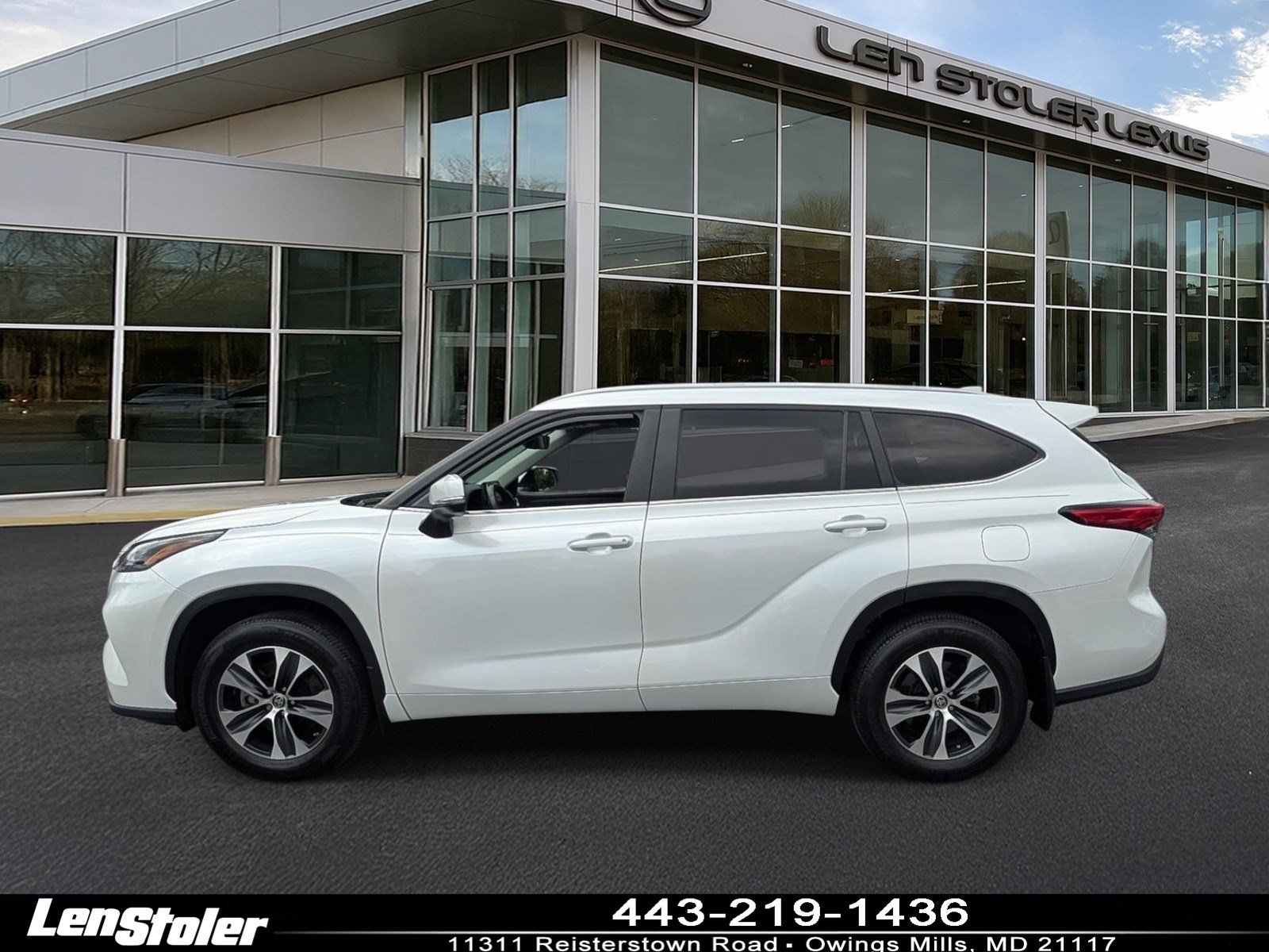 Used 2023 Toyota Highlander XLE AWD/4WD image 6