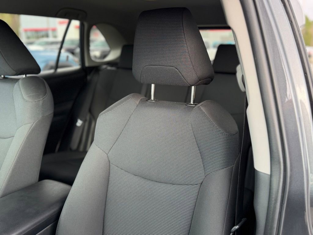 Used 2023 Toyota RAV4 LE AWD/4WD image 10