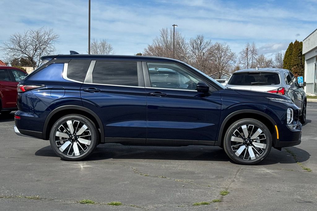 New 2026 Mitsubishi Outlander SE AWD/4WD image 3