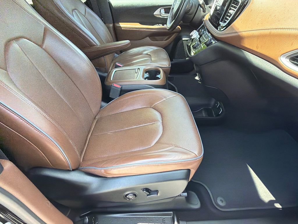 Used 2018 Chrysler Pacifica Limited FWD image 13