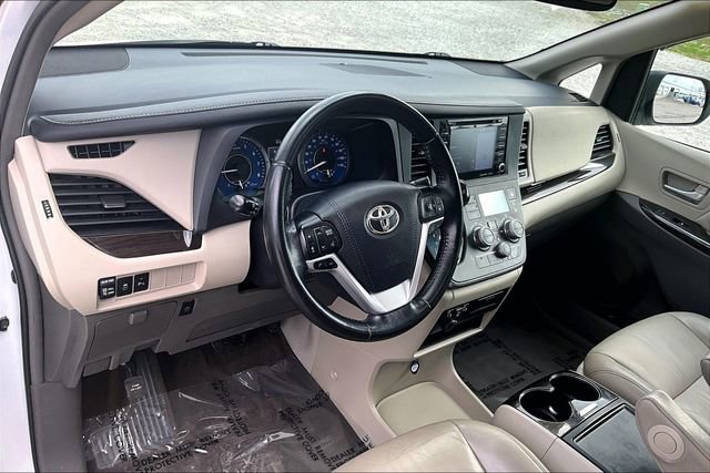 Used 2019 Toyota Sienna XLE w/ XLE Navigation Package image 13