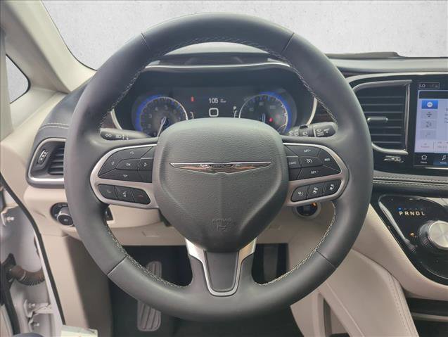 Used 2023 Chrysler Pacifica Limited image 11
