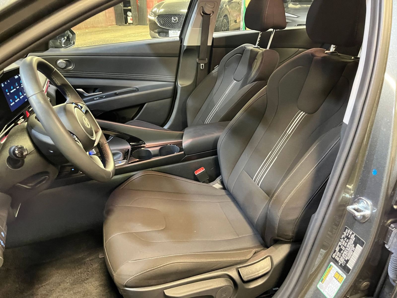 Used 2025 Hyundai Elantra SEL image 36