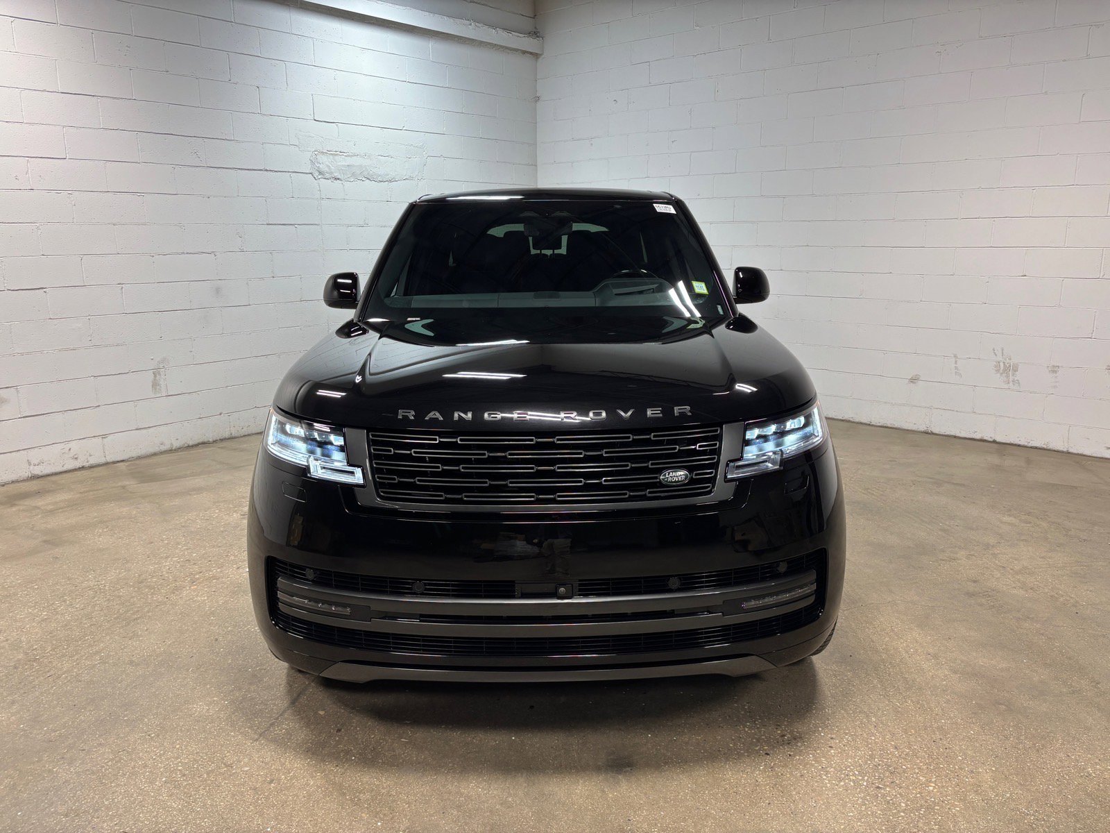 Used 2024 Land Rover Range Rover Long Wheelbase Autobiography AWD/4WD image 3