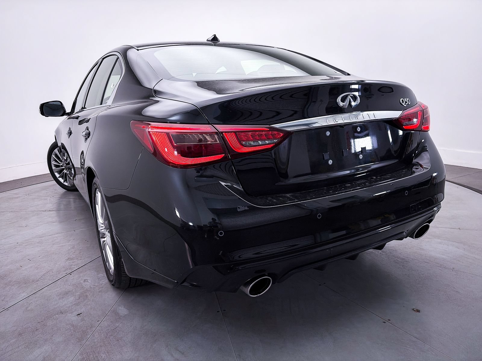 Used 2023 INFINITI Q50 Luxe w/ Cargo Package RWD image 5