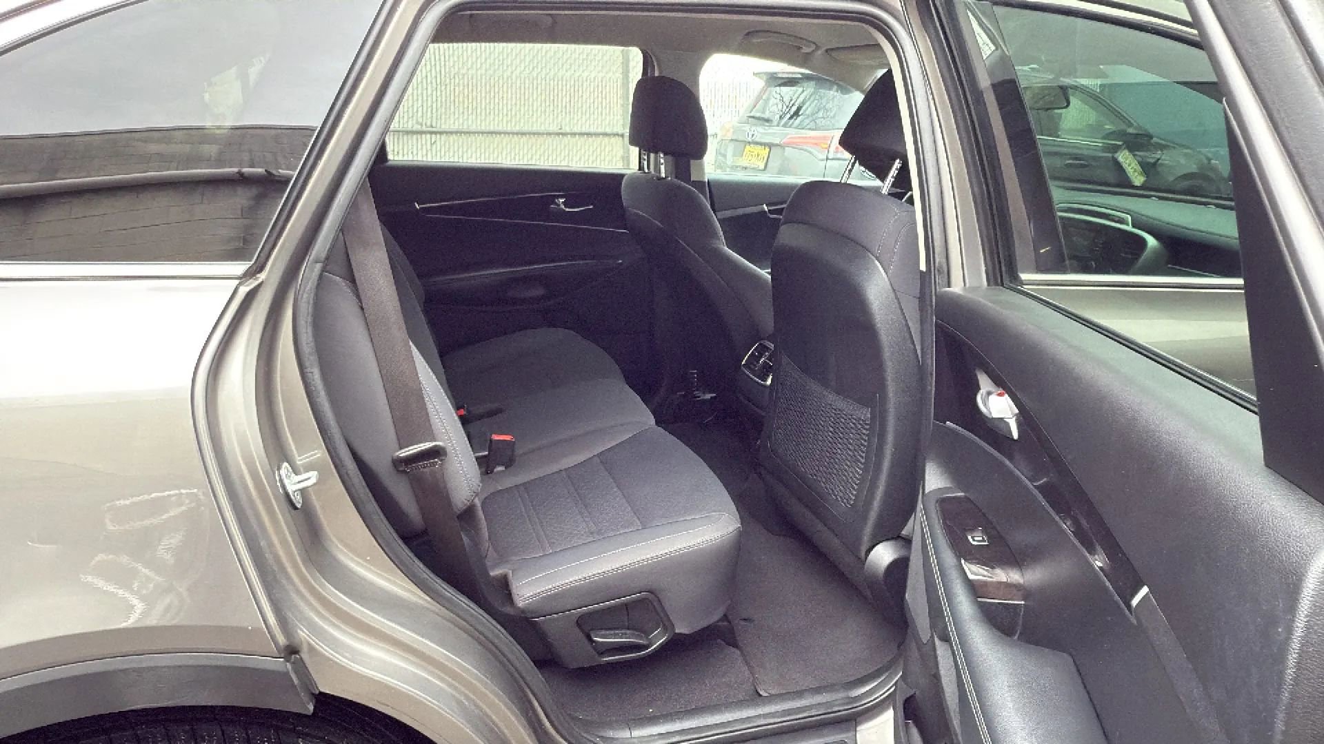 Used 2017 Kia Sorento LX image 26