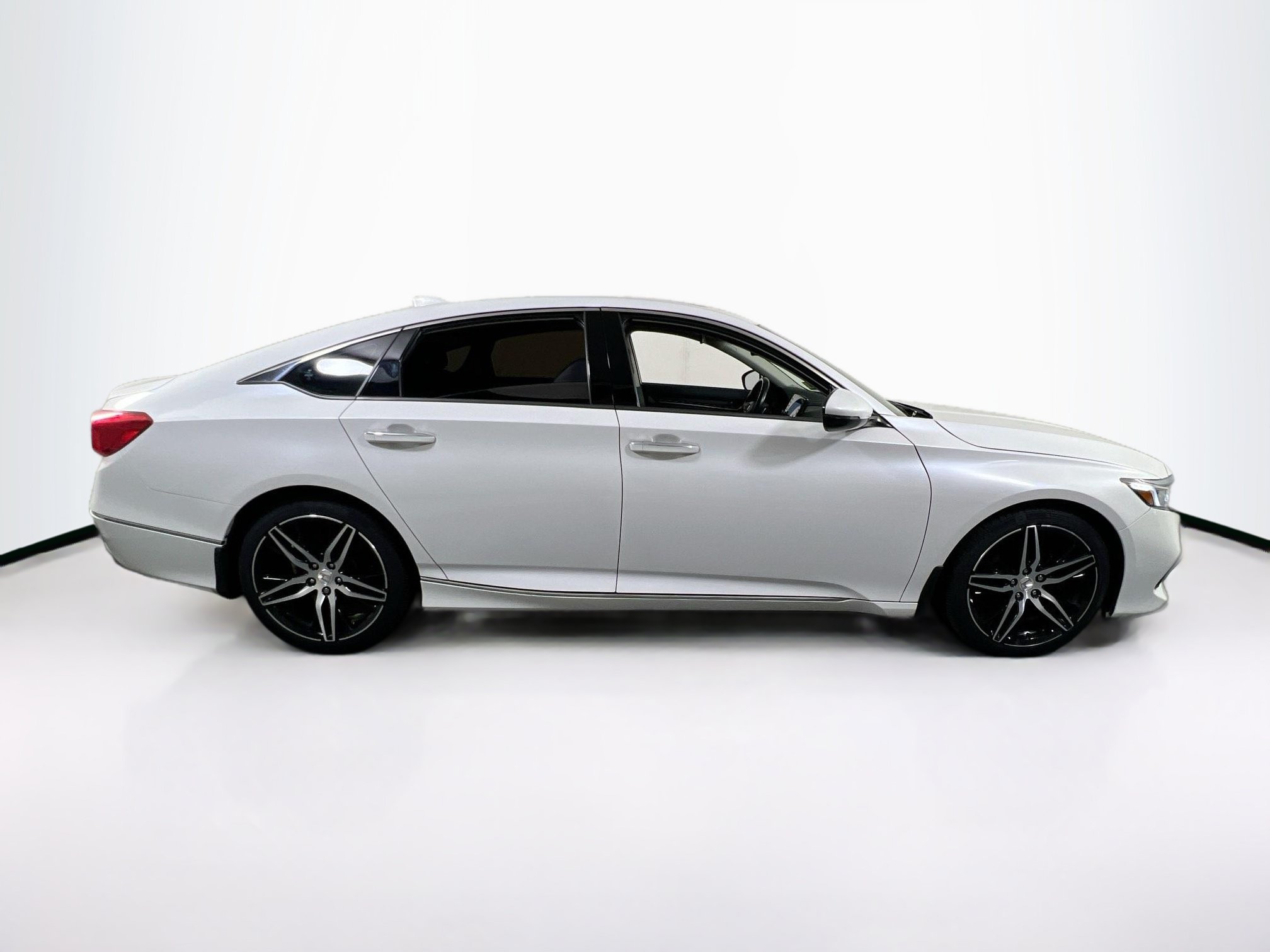 Used 2021 Honda Accord Touring image 4