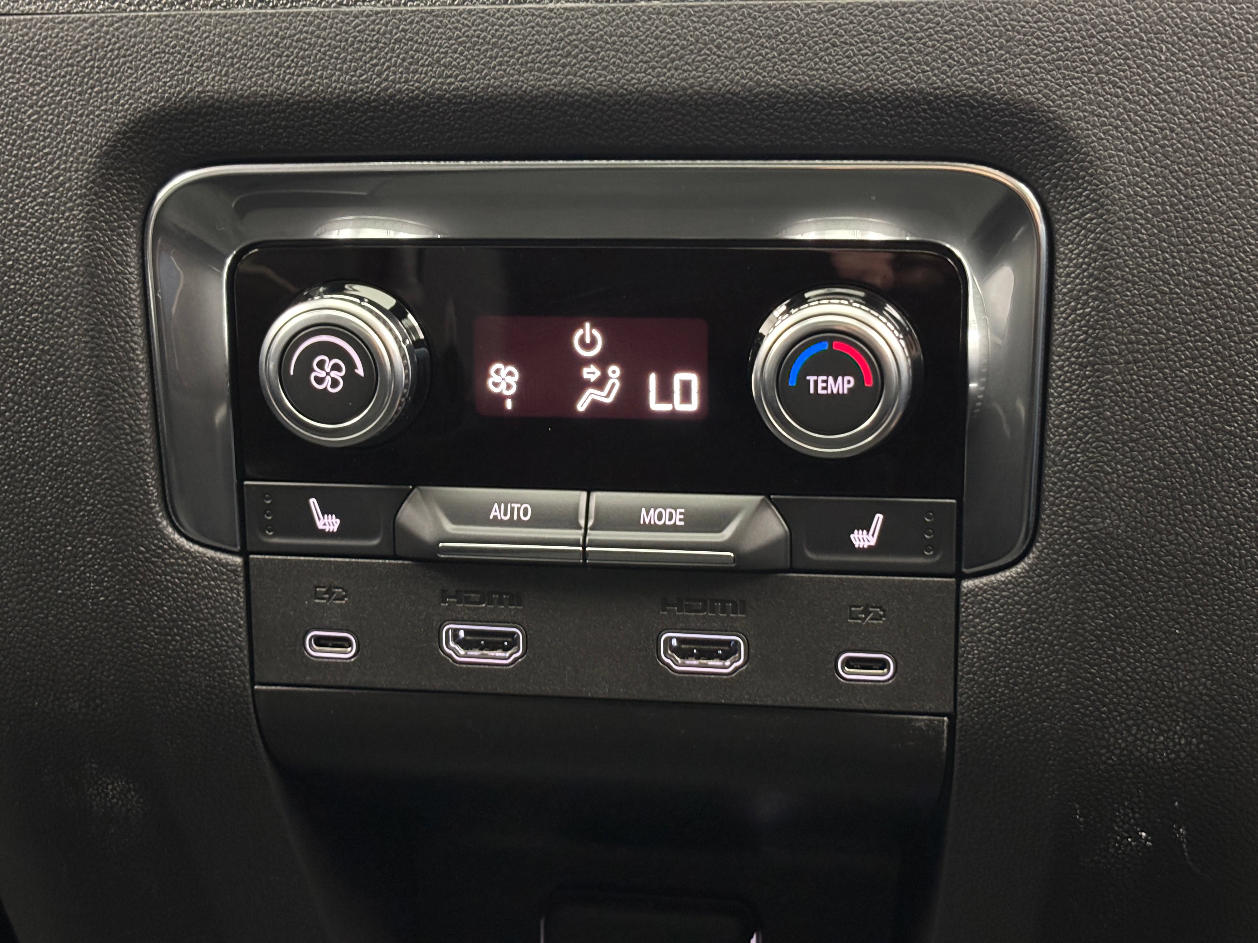 New 2026 GMC Yukon Elevation w/ Elevation Premium Package AWD/4WD image 9