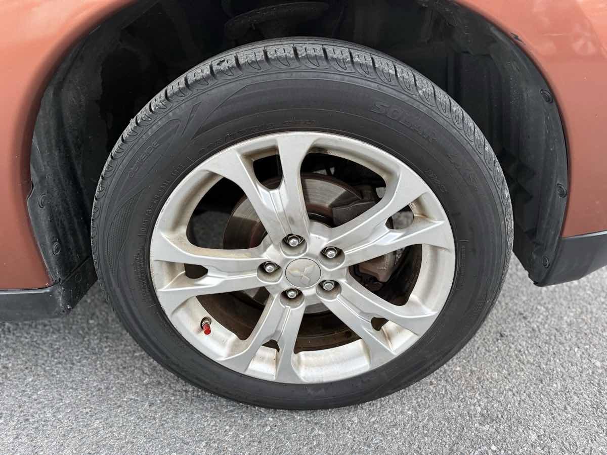 Used 2014 Mitsubishi Outlander GT image 23