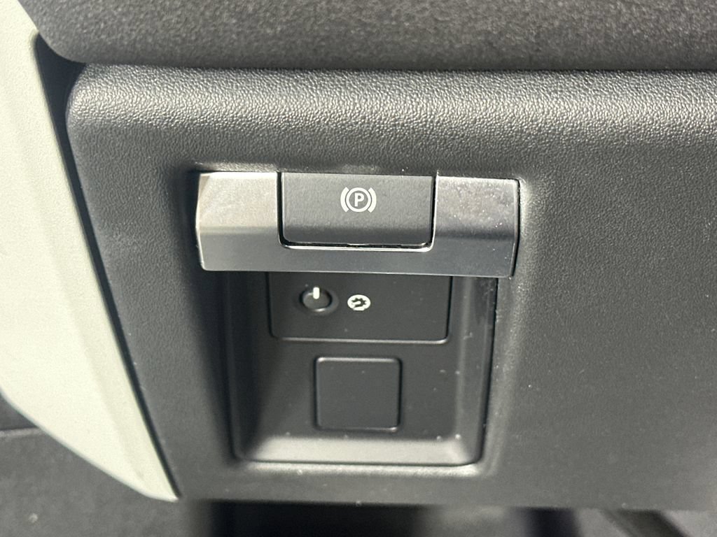Used 2022 Land Rover Defender 110 AWD/4WD image 31