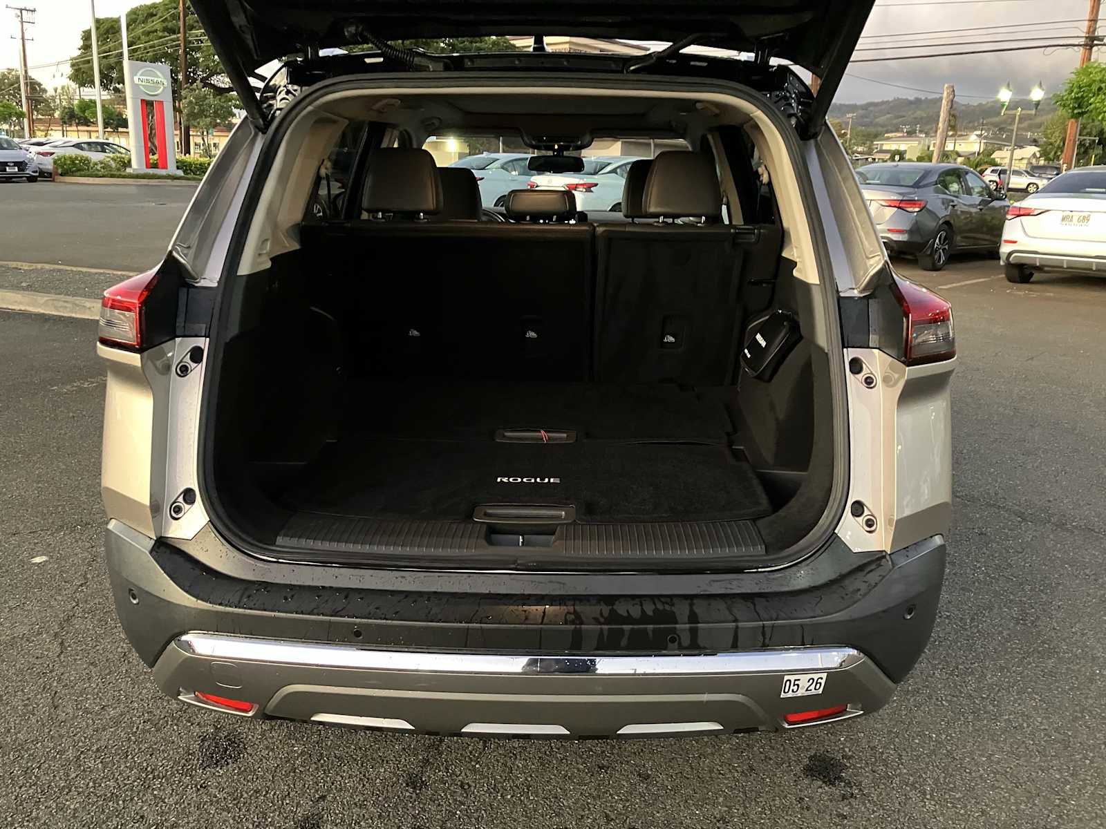 Used 2021 Nissan Rogue Platinum image 11