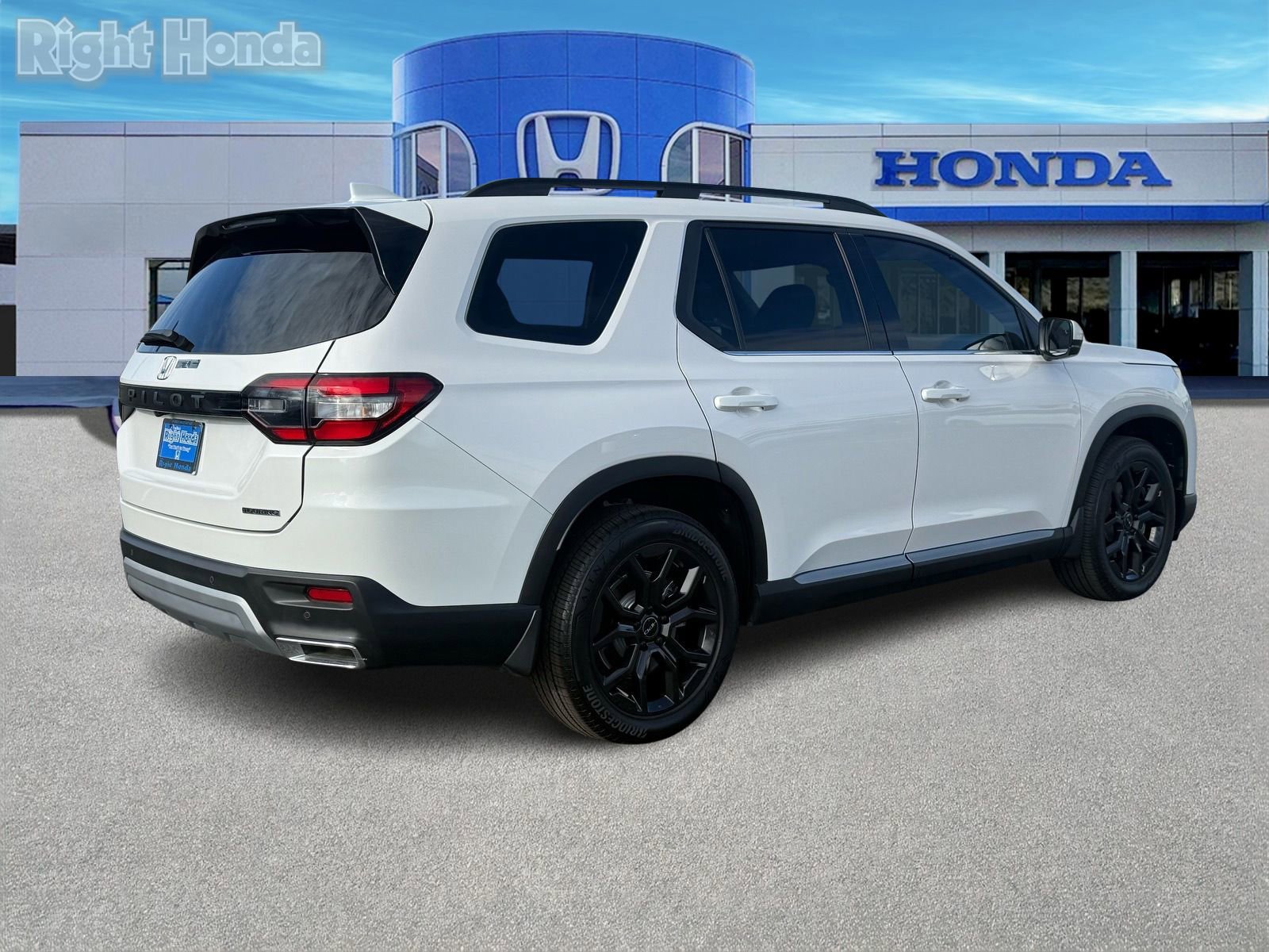 Certified 2025 Honda Pilot Touring image 8