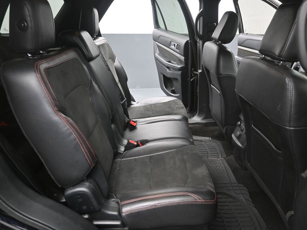 Used 2018 Ford Explorer XLT w/ Equipment Group 202A image 10