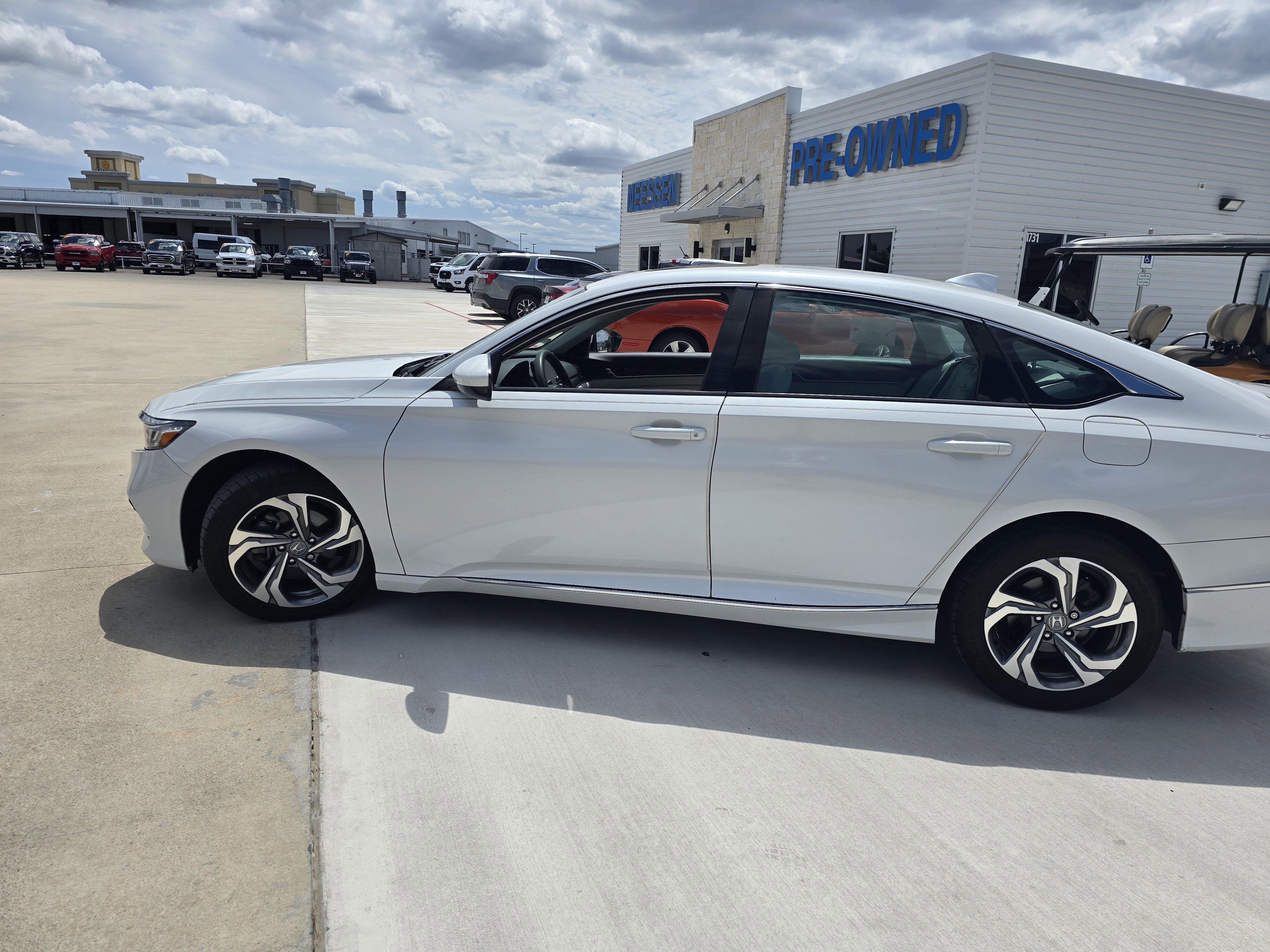 Used 2020 Honda Accord EX image 4