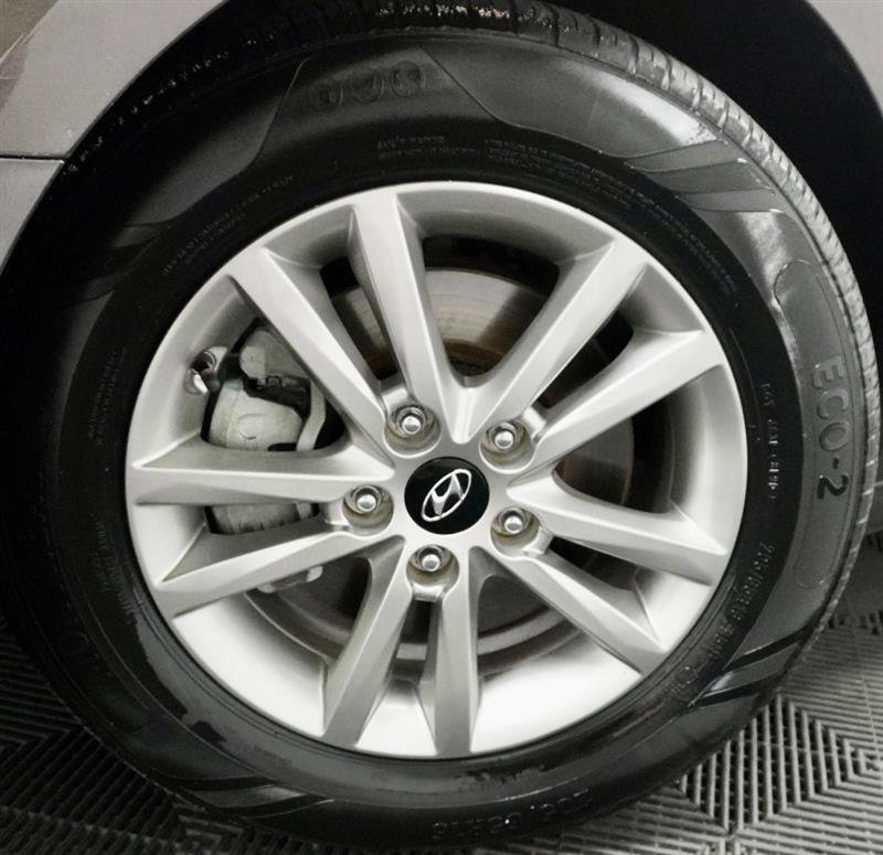 Used 2017 Hyundai Sonata SE image 3
