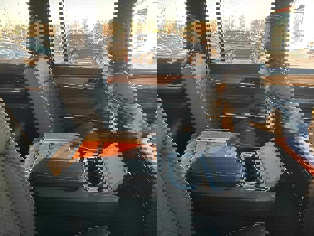 Used 2024 Jeep Grand Wagoneer Series III image 6