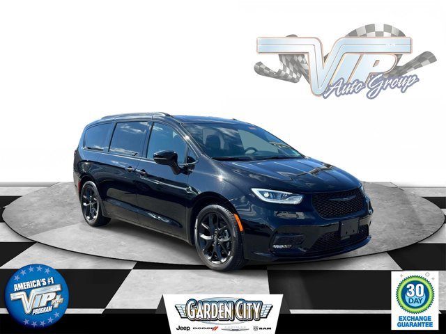 Used 2026 Chrysler Pacifica Limited w/ S Appearance Package