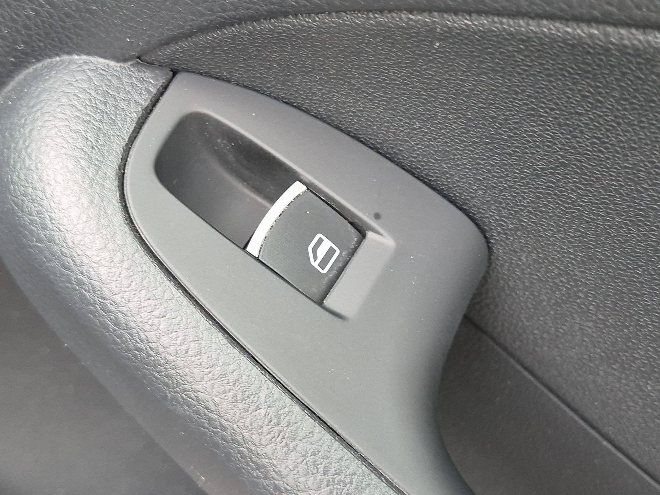 Used 2015 Volkswagen Jetta TDI SE FWD image 34