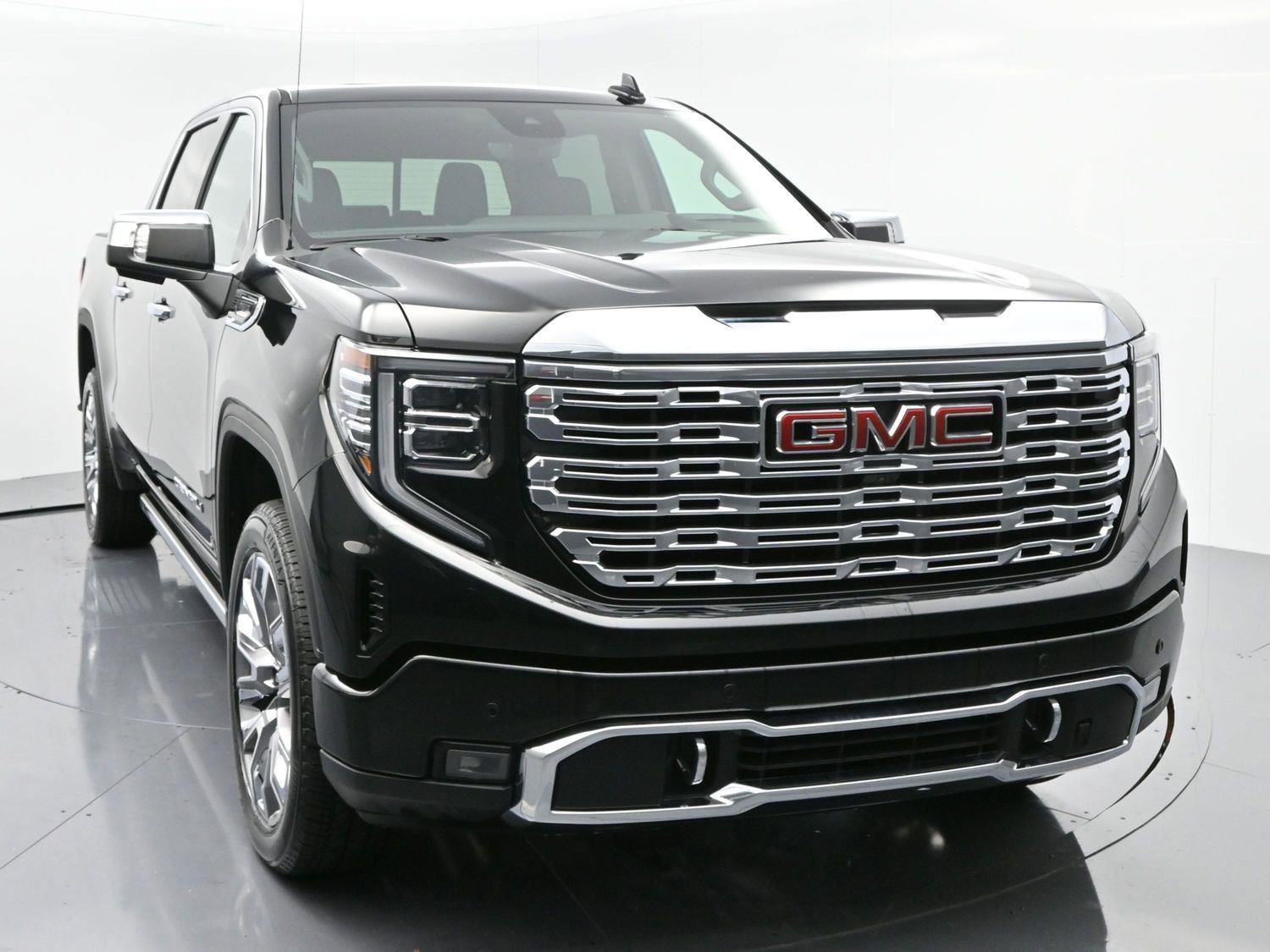 Used 2025 GMC Sierra 1500 Denali w/ Denali Reserve Package AWD/4WD image 2