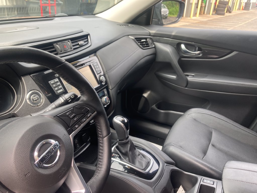 Used 2017 Nissan Rogue SL w/ SL Premium Package AWD/4WD image 17