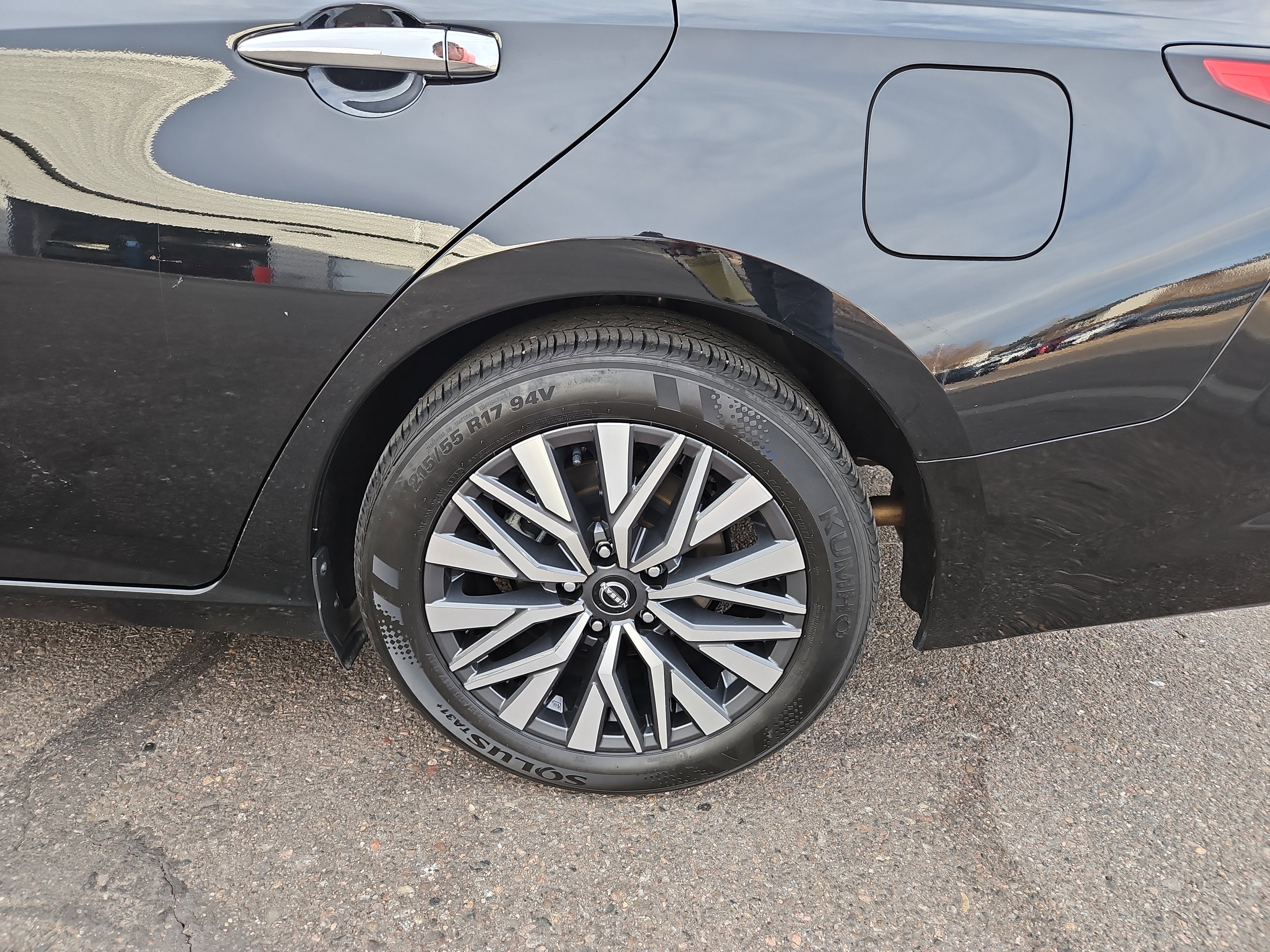 Used 2024 Nissan Altima 2.5 SV image 23