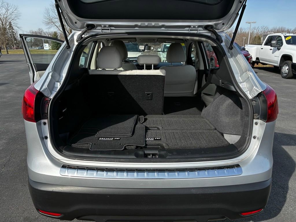 Used 2018 Nissan Rogue Sport SV w/ SV Technology Package image 44