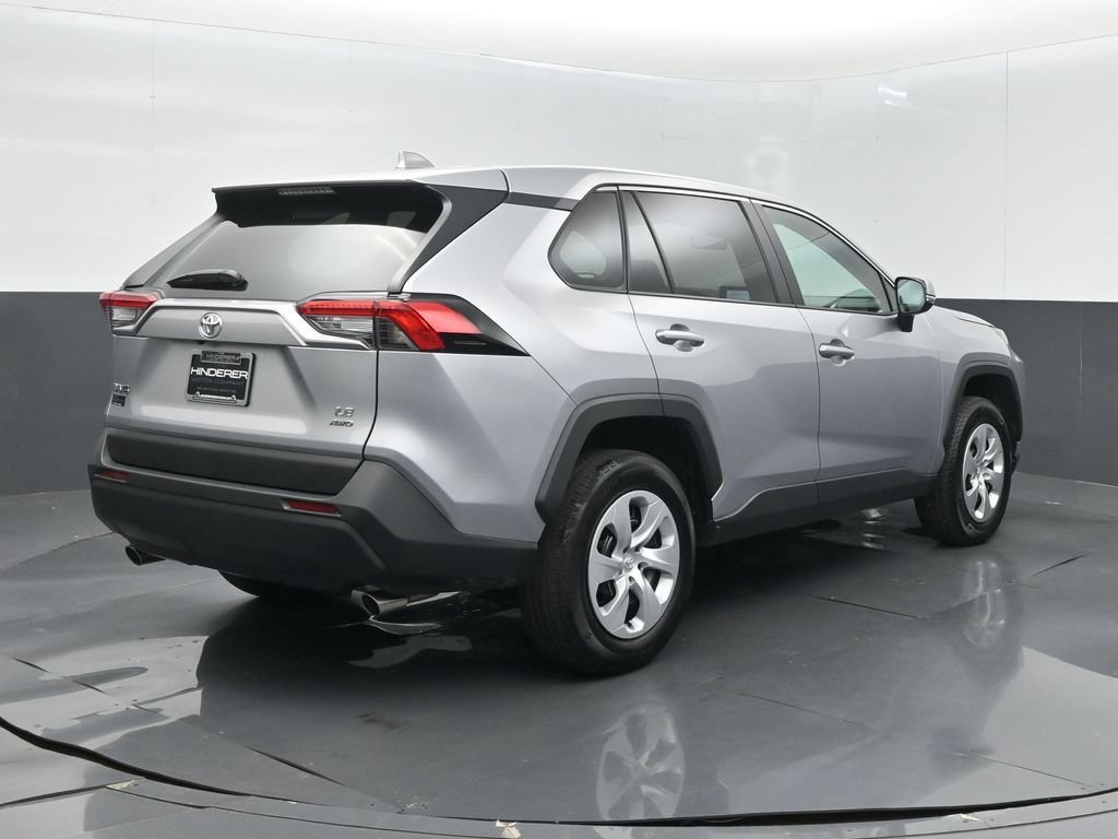 Used 2025 Toyota RAV4 LE AWD/4WD image 7