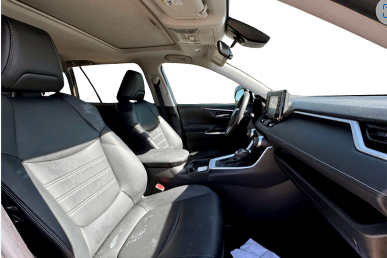 Used 2021 Toyota RAV4 XLE Premium image 17