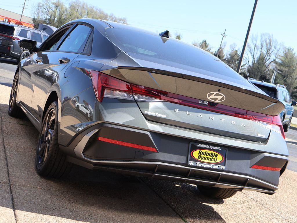 New 2026 Hyundai Elantra Sport image 4