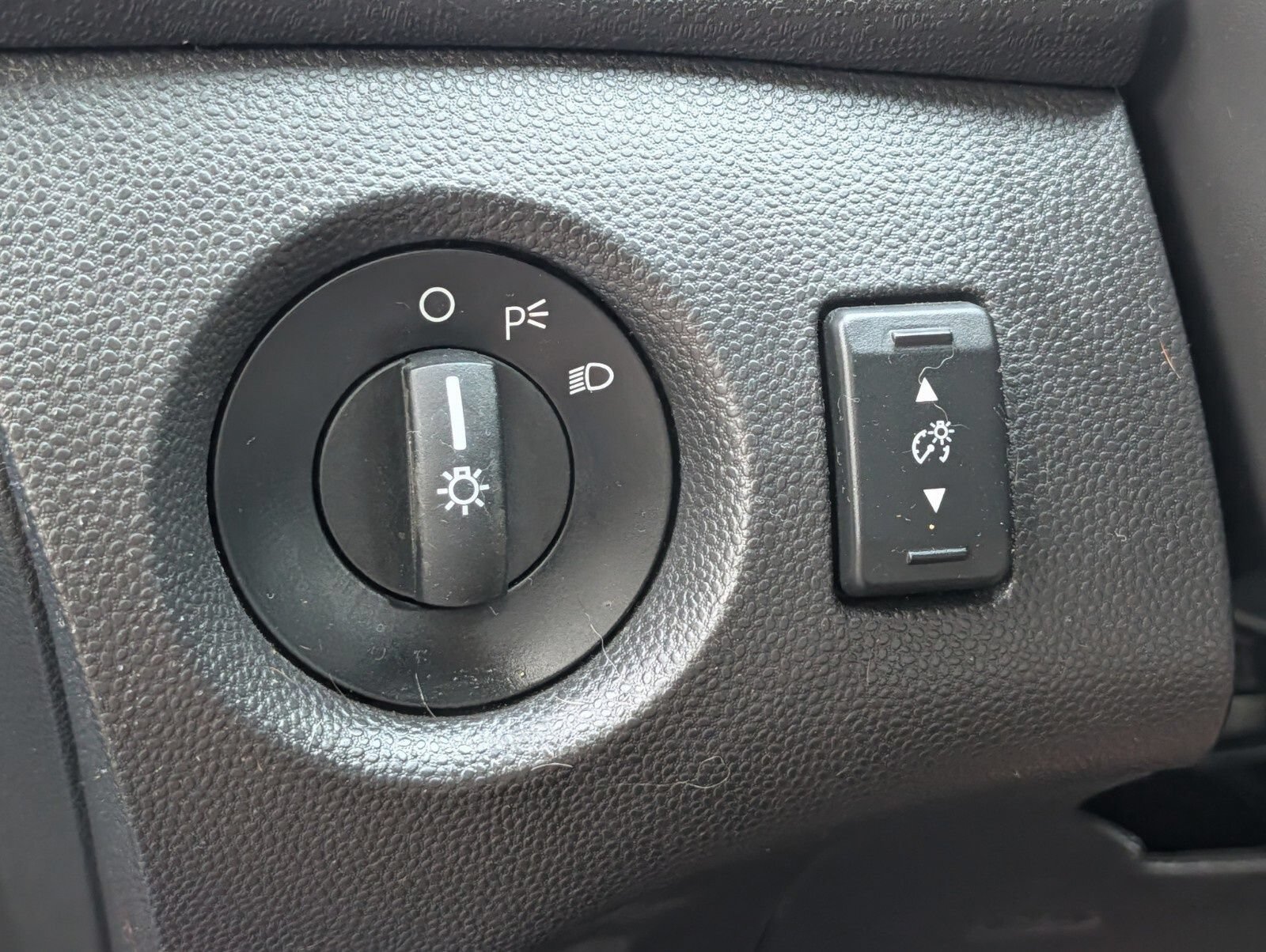 Used 2012 Ford Fiesta SE FWD image 9