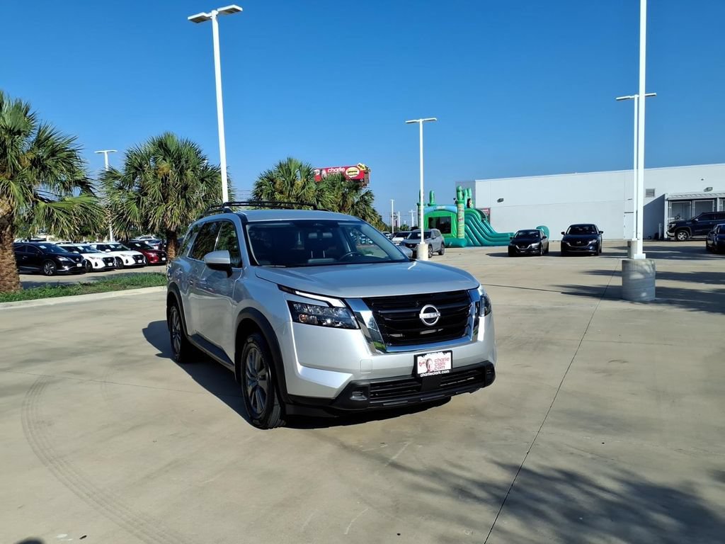 Used 2024 Nissan Pathfinder SV FWD image 7