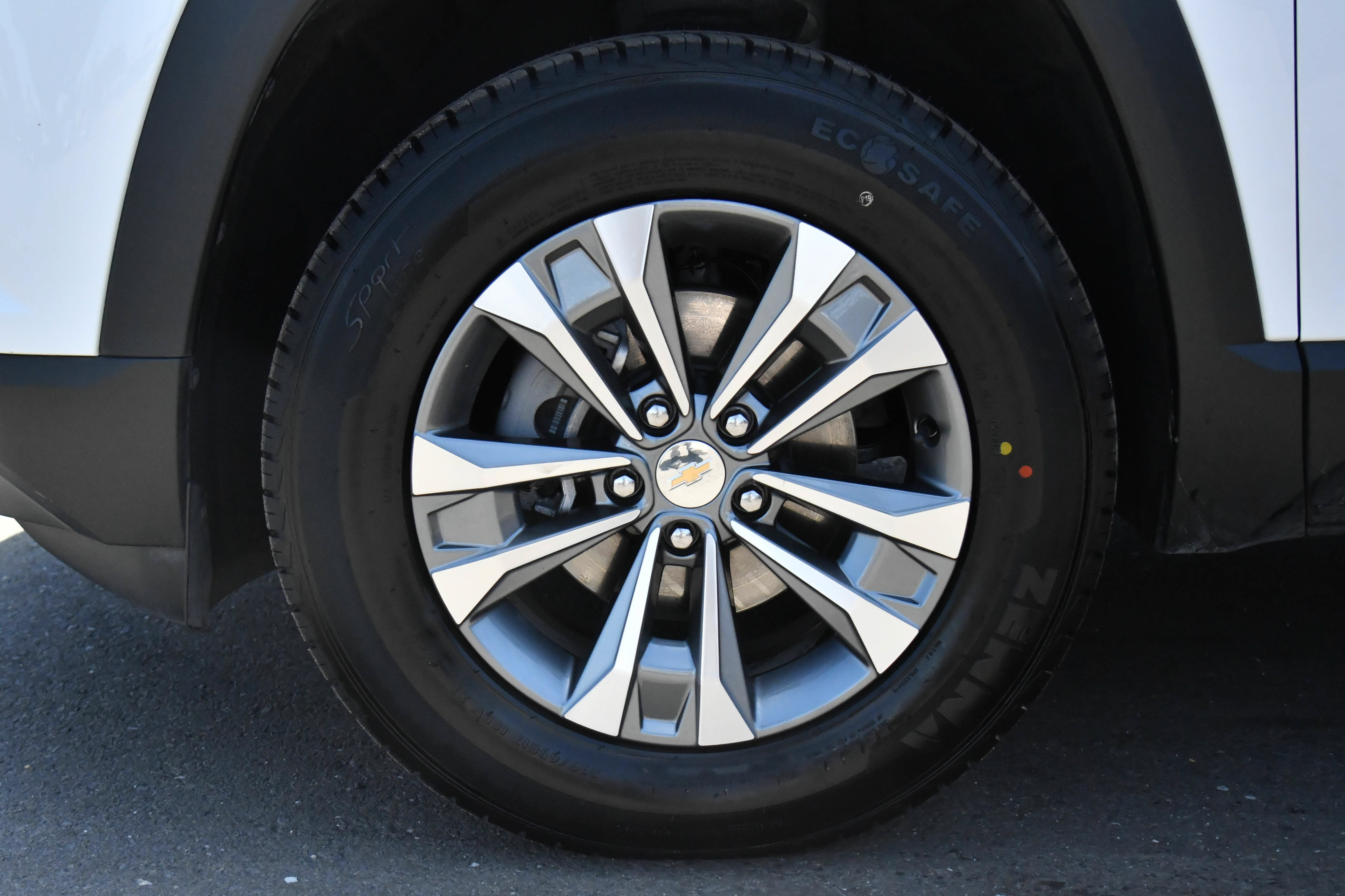 Used 2025 Chevrolet Equinox LT FWD image 12