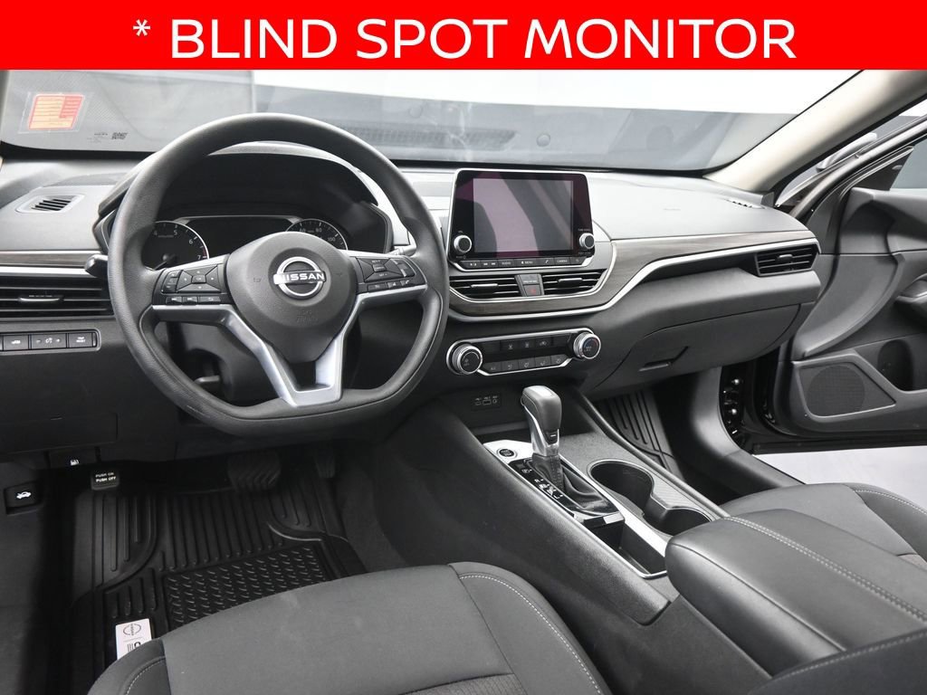 Used 2025 Nissan Altima 2.5 SV FWD image 17
