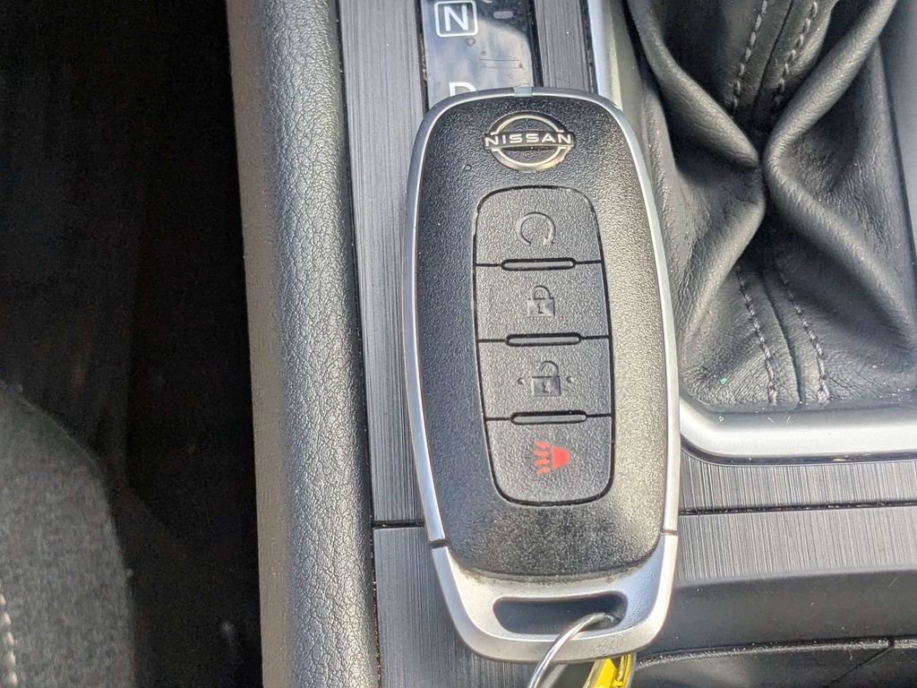 Used 2025 Nissan Kicks SV w/ SV Premium Package FWD image 31