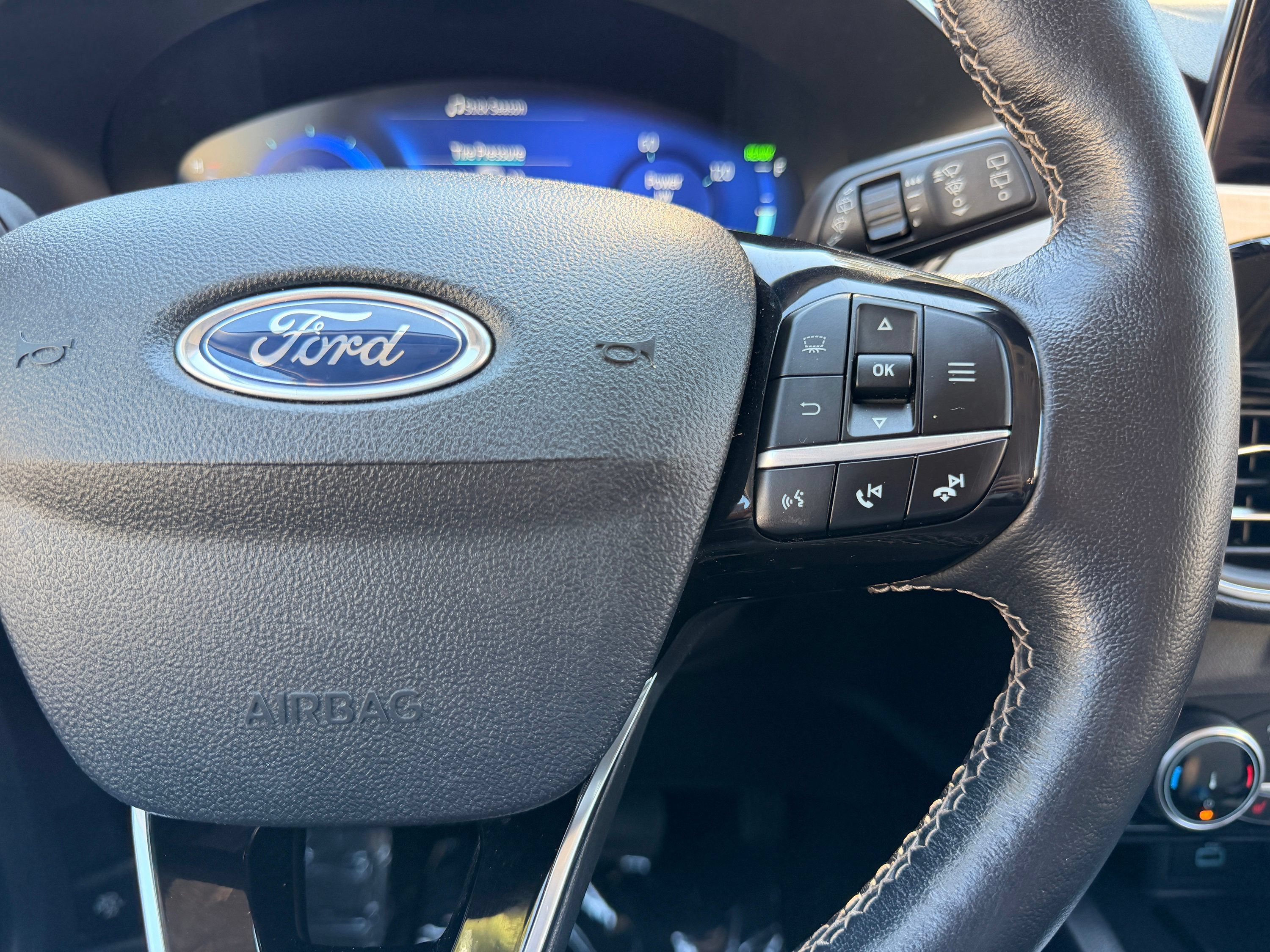 Used 2022 Ford Escape Titanium w/ Titanium Premium Package FWD image 34