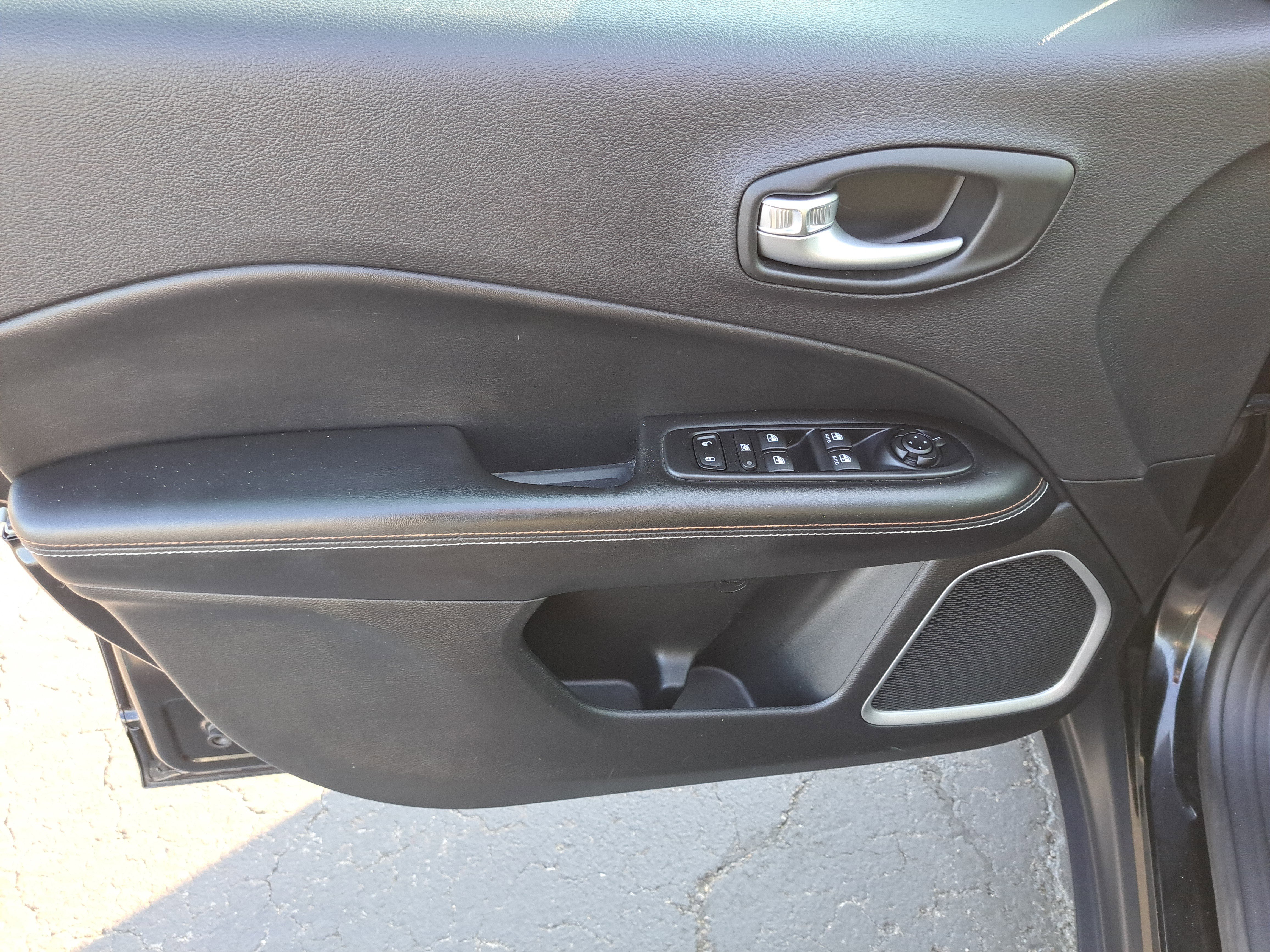 Used 2018 Jeep Compass Latitude w/ Popular Equipment Group image 15