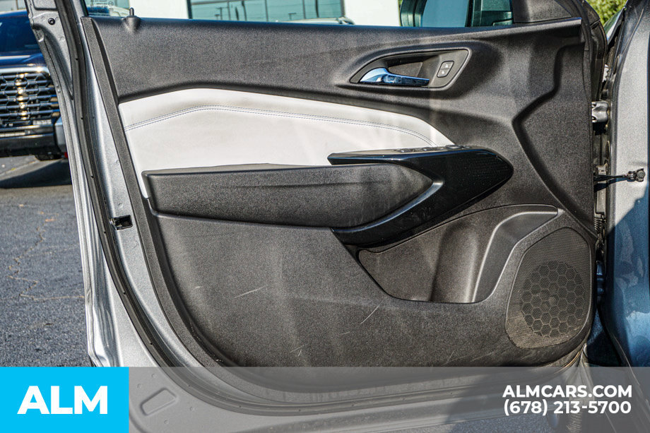 Used 2025 Chevrolet Trax LT FWD image 43