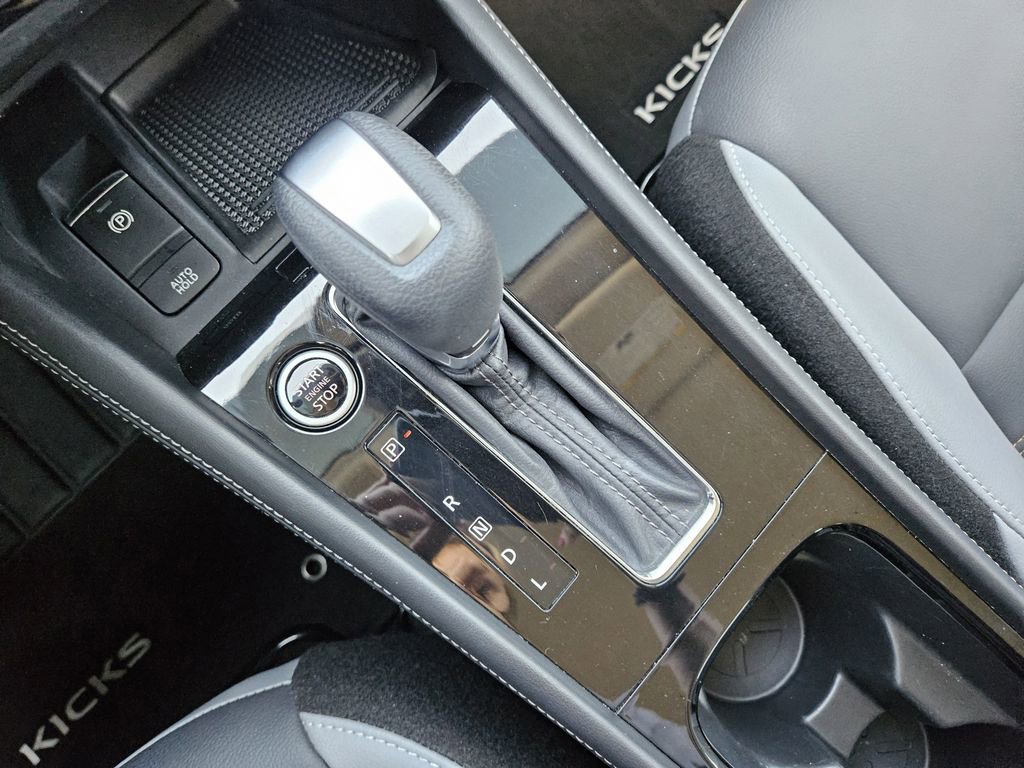 Used 2023 Nissan Kicks SR w/ SR Premium Package FWD image 16