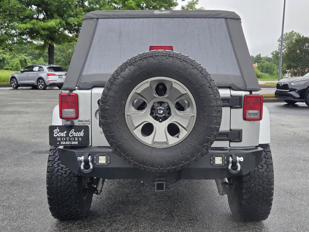 Used 2012 Jeep Wrangler Unlimited Sahara w/ Connectivity Group AWD/4WD image 8