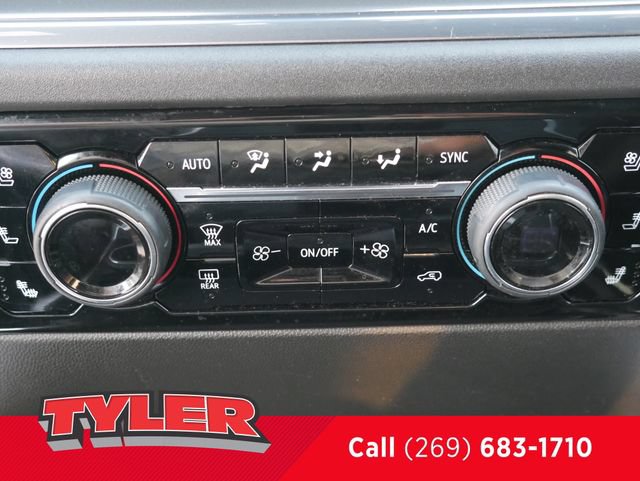 Used 2024 Chevrolet Silverado 2500 High Country w/ High Country Premium Package AWD/4WD image 30