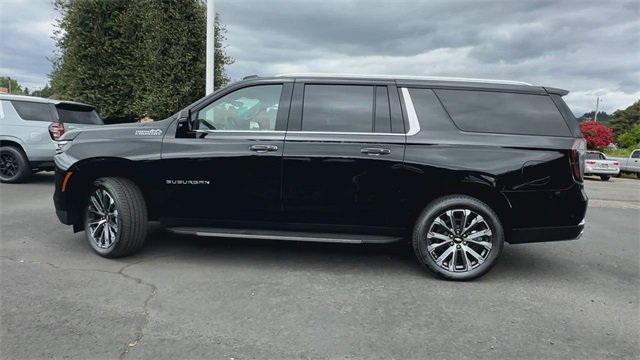 Used 2025 Chevrolet Suburban High Country w/ Sun And Tow Package image 7